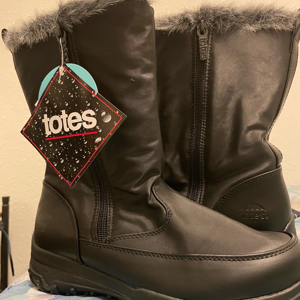 Totes Women's Black Winter Boots